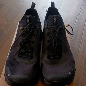 MENS ON SNEAKERS